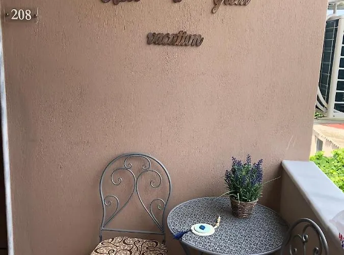 Mary 1 & Fresh! Apartahotel 3*