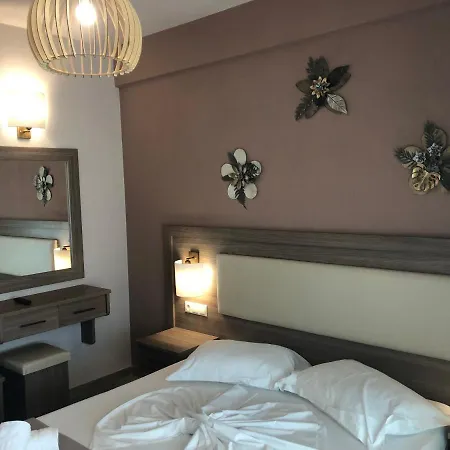 Apartmanhotel Mary 1 & Fresh! 3*